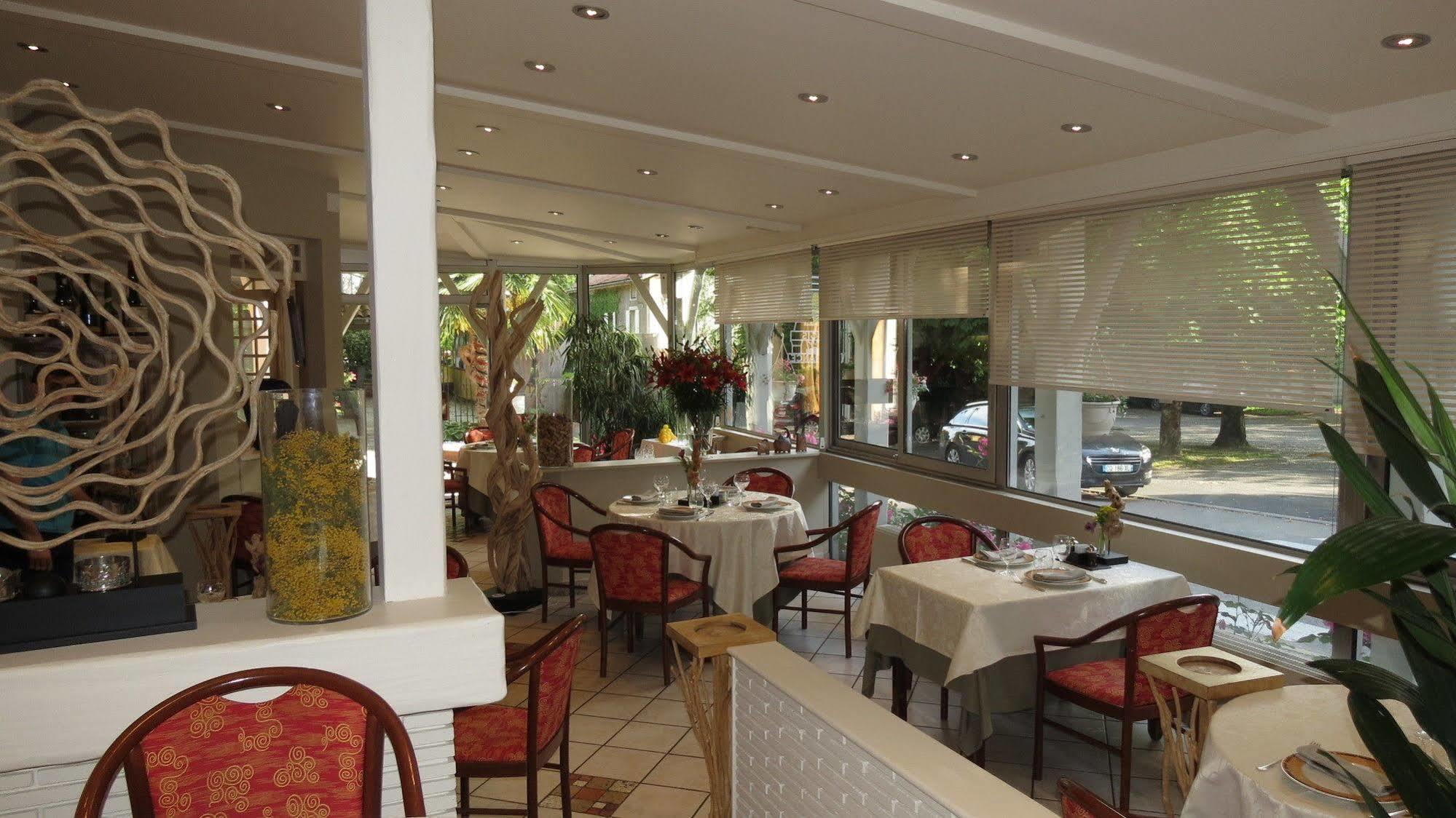 Logis Hotel Restaurant Chez Nous Sainte-Croix  Exterior foto